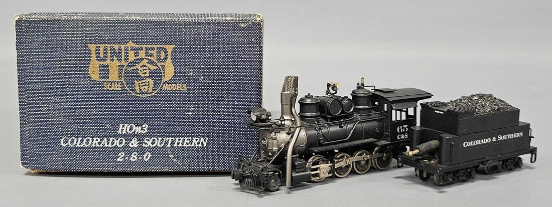 United Models HOn3 brass Colorado & Southern 2-8-0 steam locomotive in original box: United Models HOn3 brass Colorado and Southern 2-8-0 steam locomotive in original box. Locomotive and tender are beautifully painted and decorated, show light to moderate run time and are C7-8 in a ve