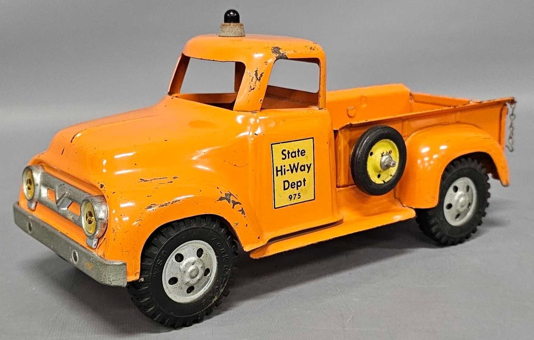 1956 Tonka pressed steel State Hi-Way Dept pickup truck: 1956 Tonka pressed steel State Hi-Way Dept pickup truck in very good to excellent condition as seen in the photos.