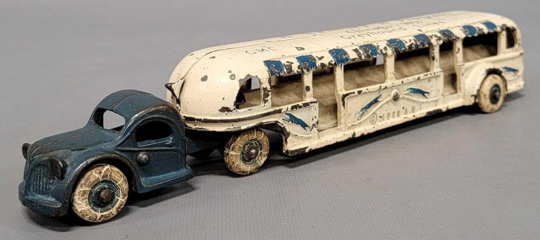1933 Arcade cast iron Century of Progress Greyhound Lines GMC bus: 1934 Arcade cast iron Century of Progress Greyhound Lines GMC bus, all original and in very good condition as seen in the photos. Measures 11 1/2 inches long.