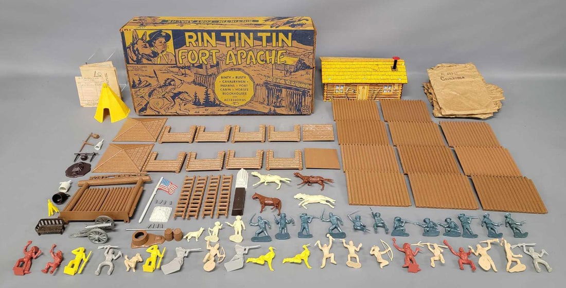 Marx Rin Tin Tin at Fort Apache playset in original box 3628: Marx Rin Tin Tin at Fort Apache playset in original box, stock number 3628. Set includes a nice tin lithographed building, plastic fort walls and block houses, tipi, small accessories, firing cannon,