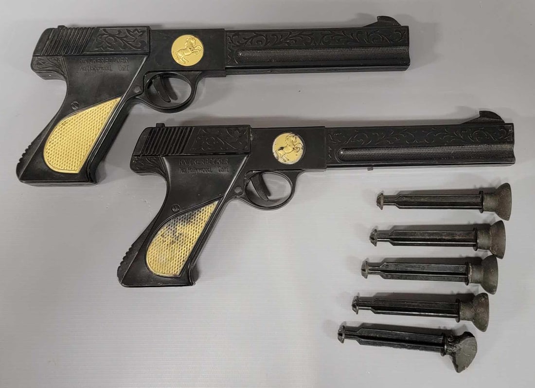Two vintage Knickerbocker plastic dart guns: Two vintage Knickerbocker plastic dart guns, both are in excellent condition and work perfectly. There are five darts but one has a very bad tip on it as seen in the photos. The guns measure 9 1/2 inc