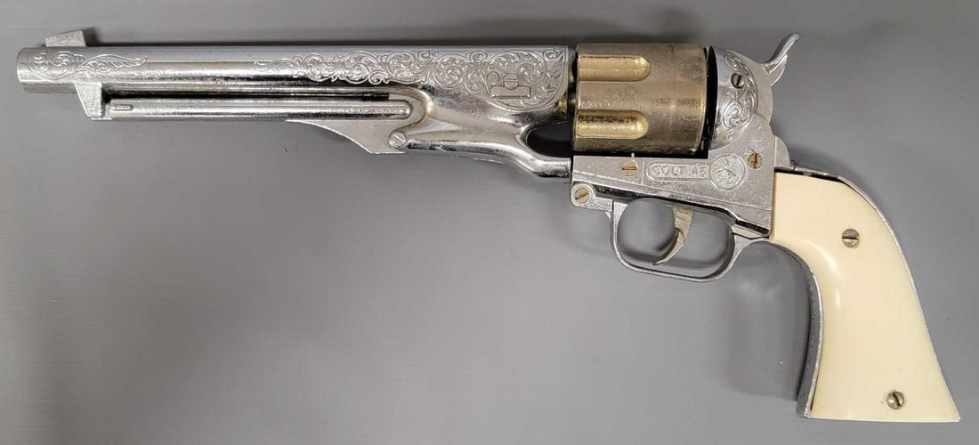 Hubley Colt 45 toy pisol cap gun: Hubley Colt 45 toy pisol cap gun in excellent condition with gold cylinder as seen in the photos. The trigger works perfectly but the cylinder does not turn. Measures 13 1/2 inches long.