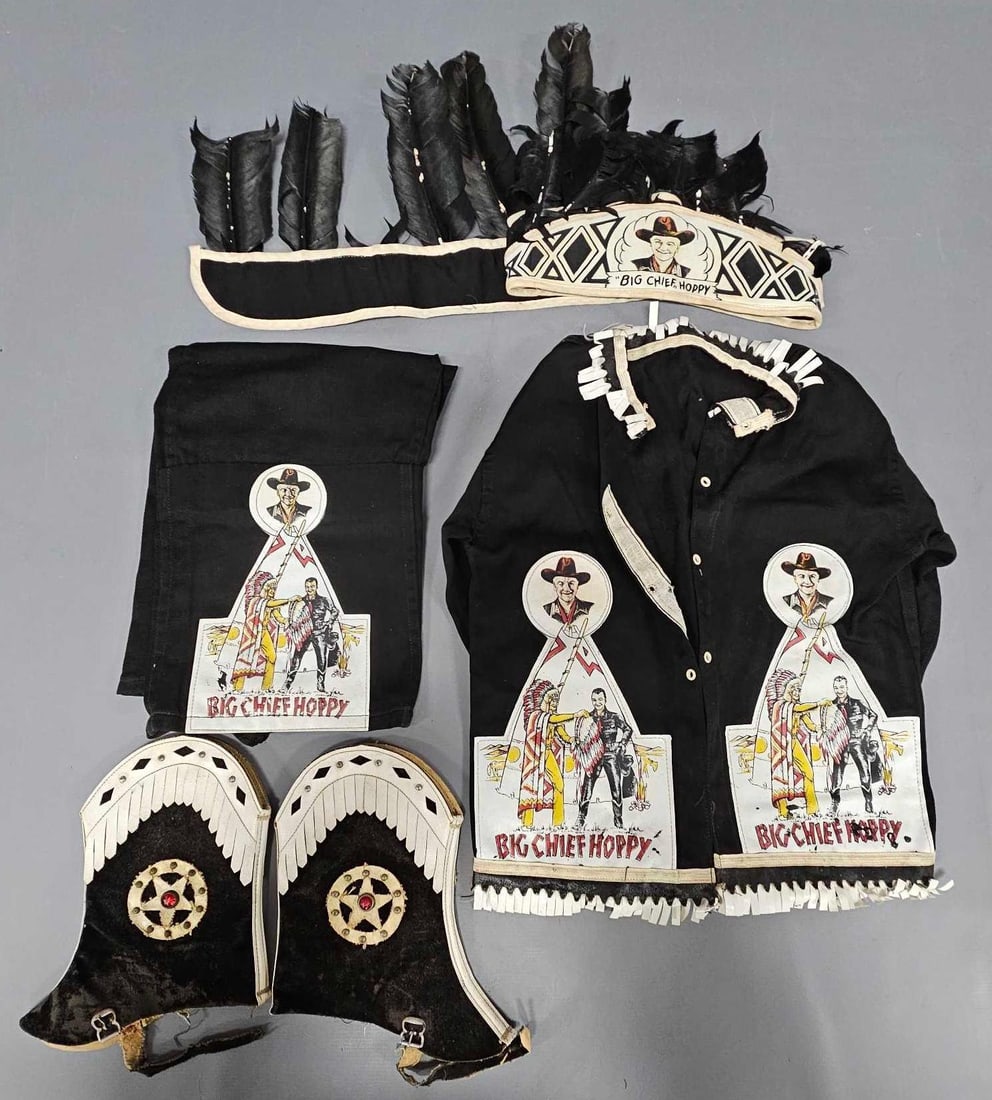 Vintage Big Chief Hoppy Hopalong Cassidy childs play outfit: Vintage Big Chief Hoppy Hopalong Cassidy childs play outfit in very good condition as seen in the photos.