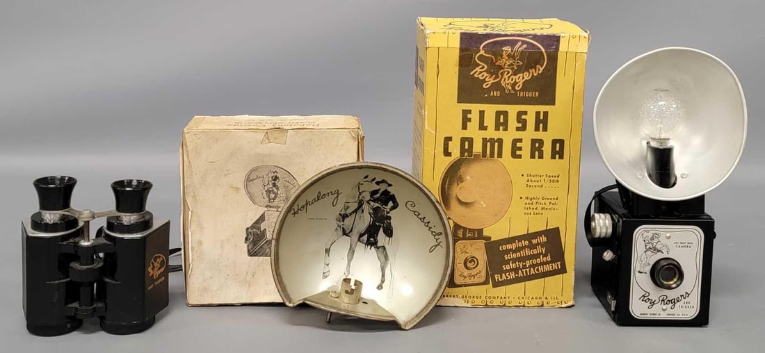 Vintage Roy Rogers and Trigger flash camera and binoculars plus Hoppy flash: Vintage Roy Rogers and Trigger flash camera and binoculars plus a Hopalong Cassidy flash unit in original box. All three in very good to excellent condition as seen in the photos.
