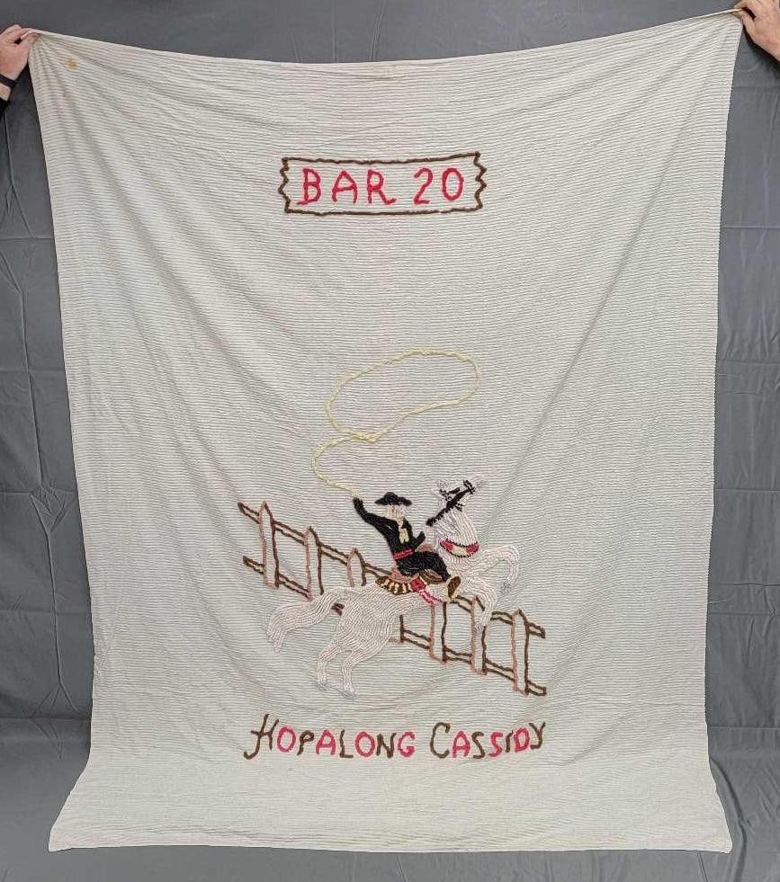 Vintage Roy Rogers Double R Bar Ranch and Hopalong Cassidy Bar 20 blanket or bed spread: Vintage Roy Rogers Double R Bar Ranch blanket or bed spread, appears to be a double or possibly a queen size as seen in the photos. Also includes a vintage Hopalong Cassidy Bar 20 childs bedspread bla