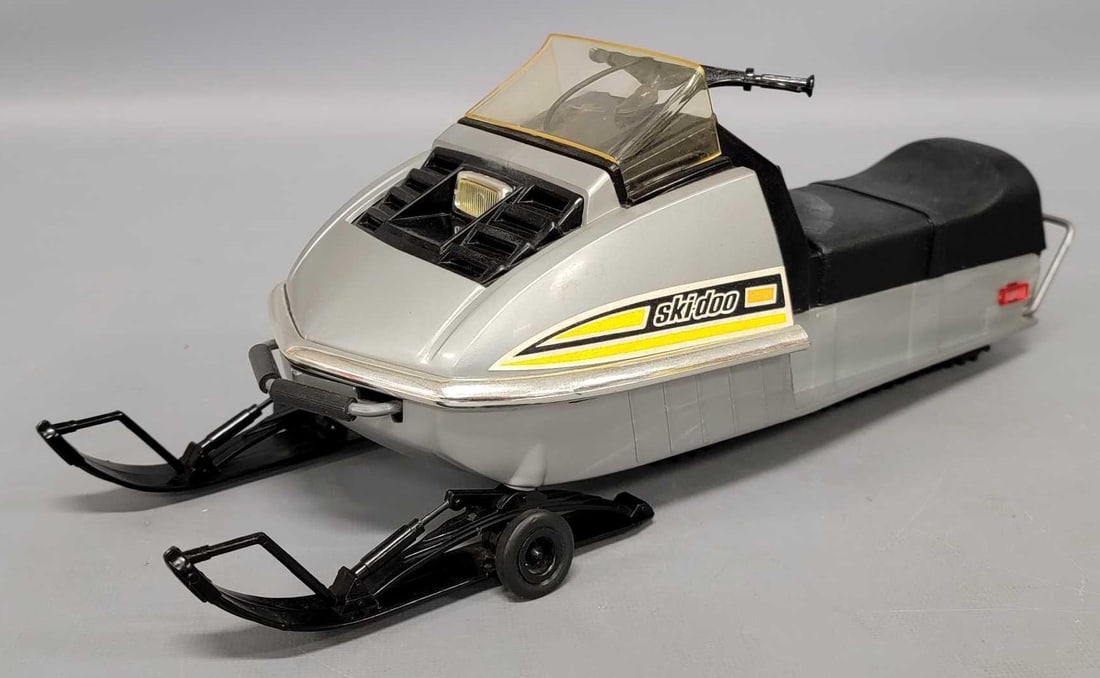 High grade unfired Cox Ski-doo snowmobile: High grade unfired Cox Ski-doo snowmobile, missing the 440 decals on the side but otherwise as nice as you are going to find outside of a factory sealed example as seen in the photos.