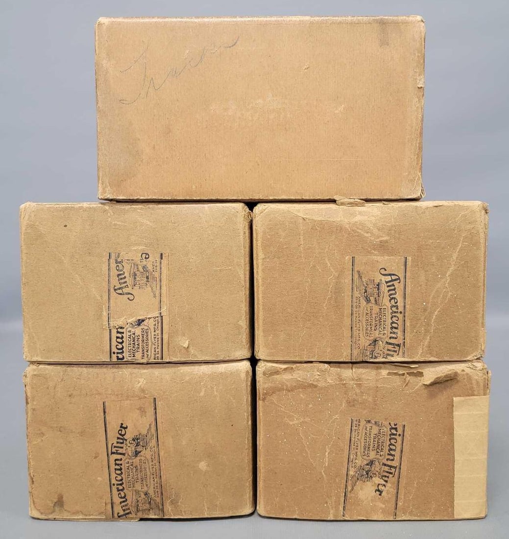 Boxes only for American Flyer wide gauge Presidents Special train cars: Boxes only for American Flyer wide gauge Presidents Special train cars. The locomotive box has no legible markings but measures 20 1/4 inches long and is complete, solid and square, the four passenger