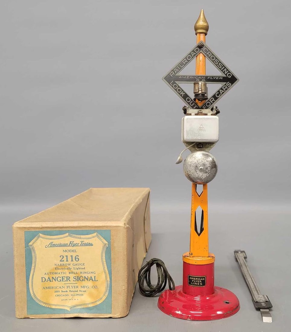 American Flyer prewar 2116 bell ringing danger signal in original box: American Flyer prewar 2116 bell ringing danger signal in original box. The signal has a red base with orange mast and gold finial, it is C6-7 in an excellent original box as seen in the photos.