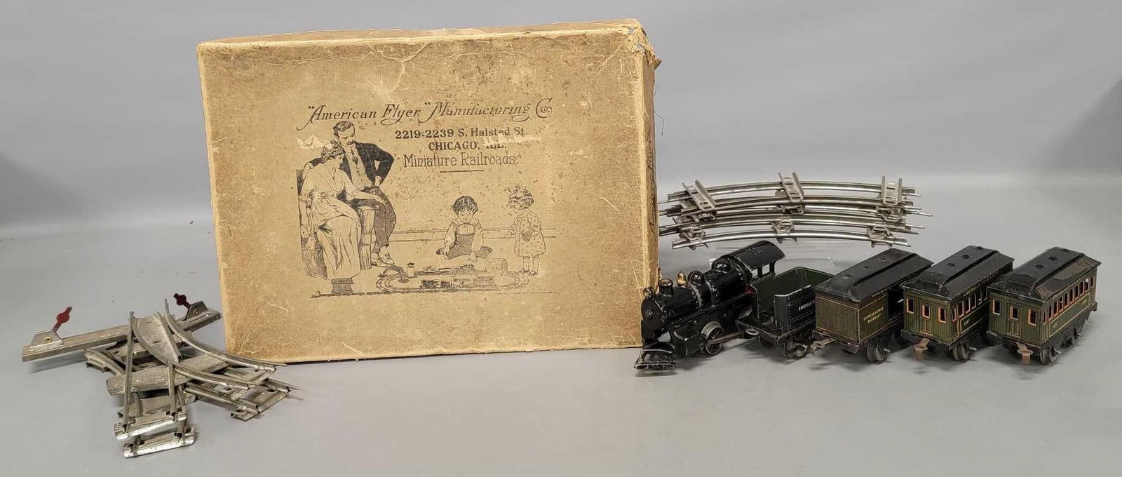 Boxed early American Flyer Line Prewar O train set with cast iron locomotive (1 of 11)