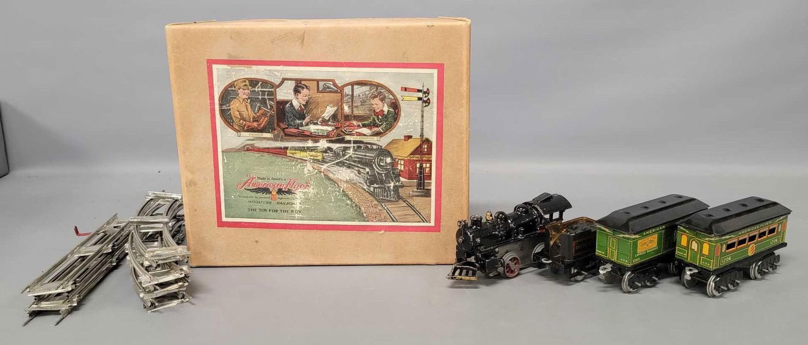 American Flyer Prewar narrow gauge O 15 cast iron steam passenger set in original box (1 of 12)