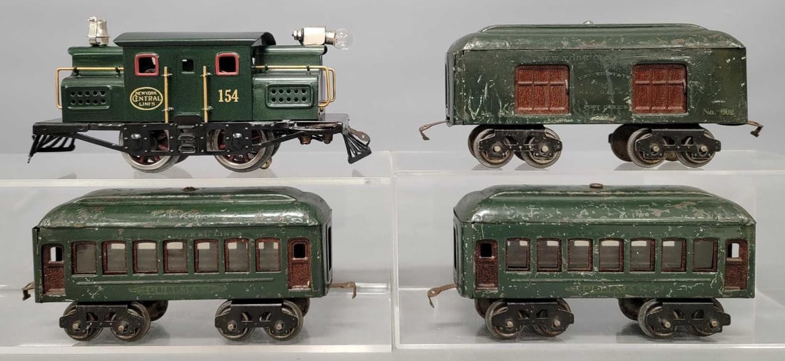 Lionel prewar O gauge dark green passenger set with restored 154 electric locomotive (1 of 7)