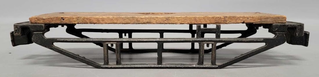 Lionel 2 7/8 frame for parts or restoration project (1 of 6)