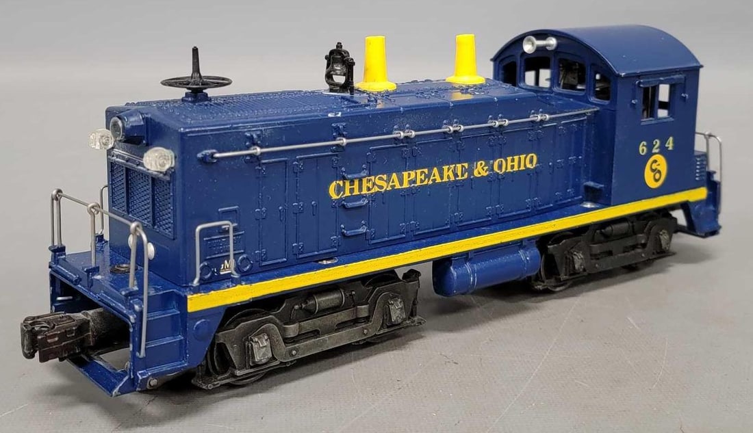Lionel postwar O 624 Chesapeake and Ohio NW-2 diesel switcher (1 of 7)