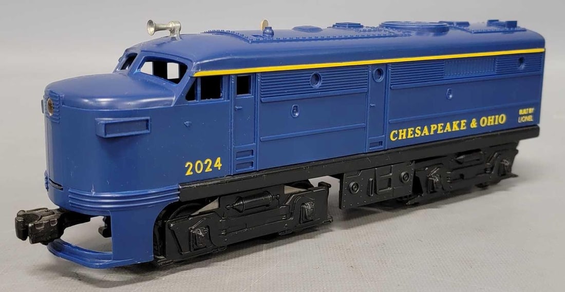 Unrun Lionel postwar O 2024 Chesapeake & Ohio Alco FA diesel locomotive: Unrun Lionel postwar O 2024 Chesapeake and Ohio Alco FA diesel locomotive, C9 with a perfect pilot skirt as seen in the photos.