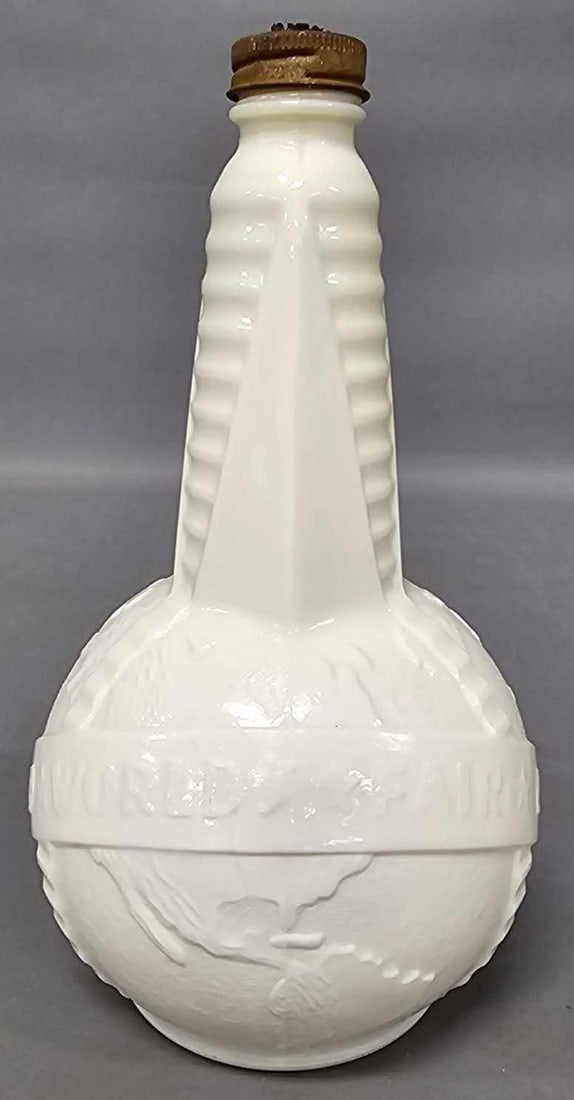 1939 New York World's Fair Uranium glass vinegar bottle (1 of 7)
