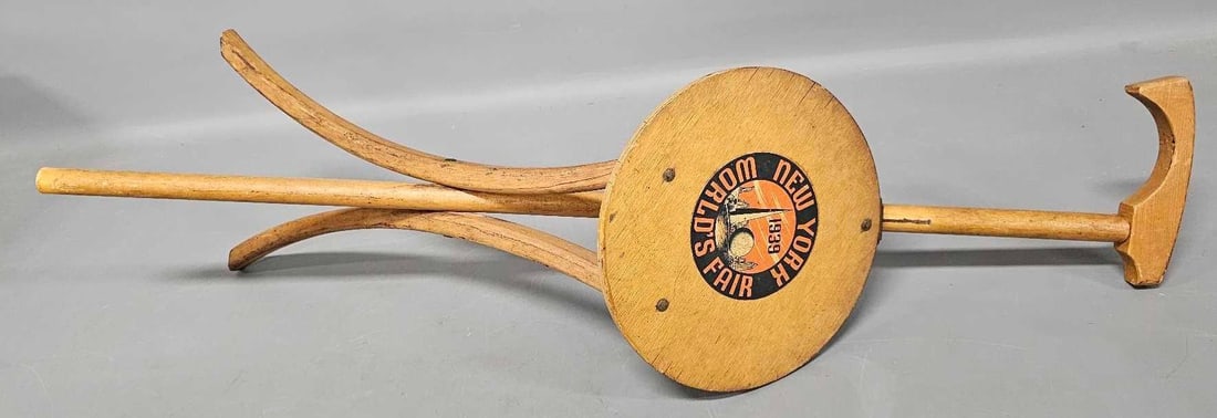 1939 New York World's Fair Kan O Seat: 1939 New York World's Fair Kan O Seat in very good to excellent condition as seen in the photos.