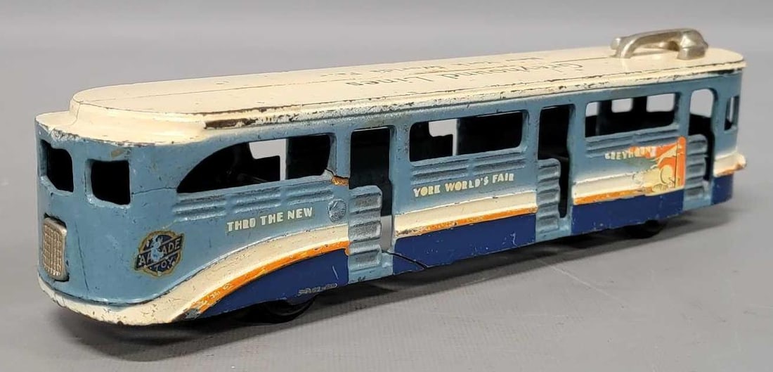 Arcade Toys cast iron 1939 New York Worlds Fair Greyhound Lines Trolley bus. (1 of 8)
