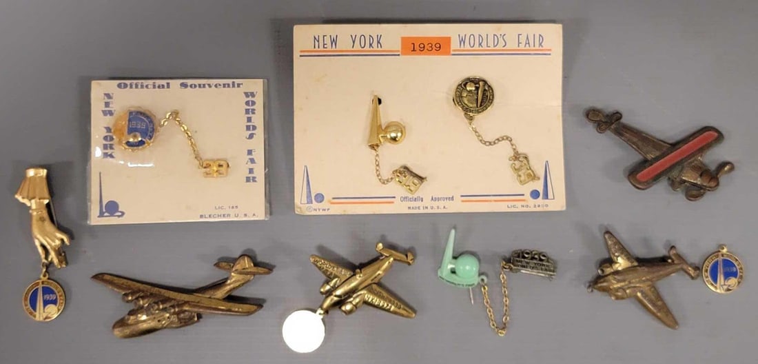 Nine New York Worlds Fair souvenir pins (1 of 6)