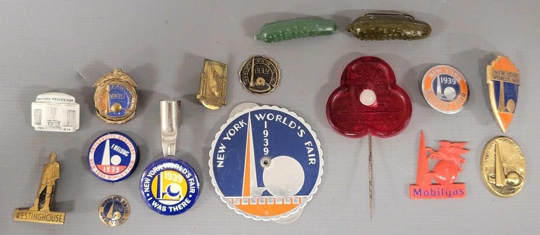 Sixteen New York Worlds Fair small souvenir pins: Sixteen 1939 New York Worlds Fair souvenir pins in very good to excellent condition.