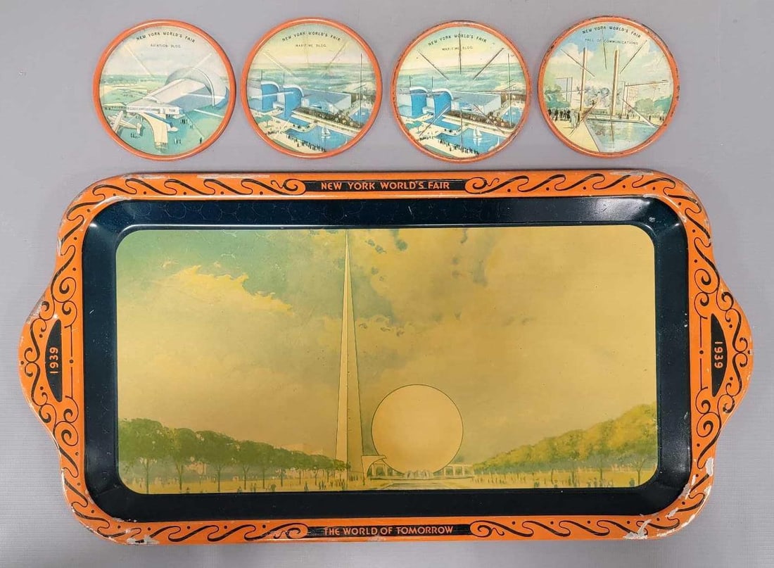 1939 New York Worlds Fair Serving Tray with Coasters: 1939 New York Worlds Fair Metal Serving Tray with four coasters in very good to excellent condition as seen in the photos.