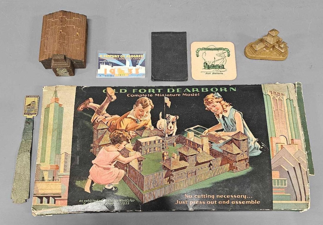Group of Fort Dearborn memorabilia 1933 Chicago World's Fair: Group of Fort Dearborn memorabilia 1933 Chicago Worlds Fair consisting of puzzles drink coaster paperweight etc in very good to excellent condition as seen in the photos.