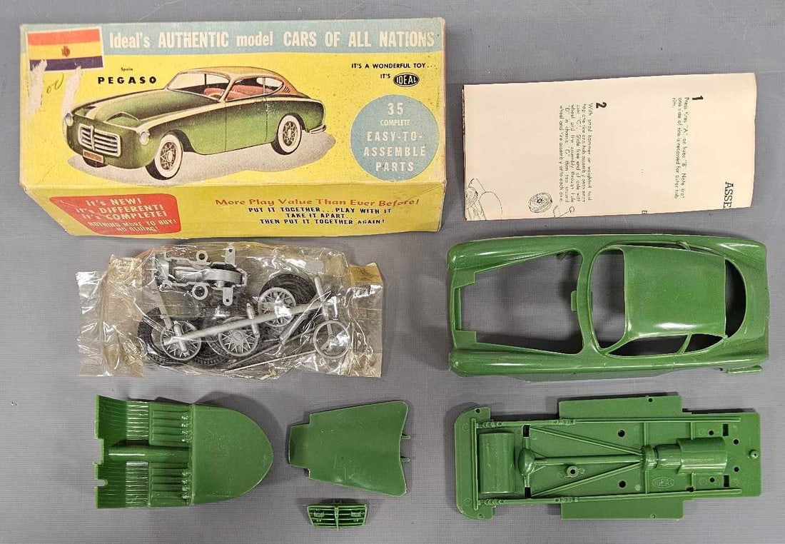 Ideal Spain Pegaso model kit in original box: Ideal Spain Pegaso model kit in original box, complete with no damage in a very good original box as seen in the photos