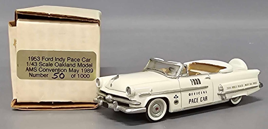 Oakland Model 1/43 die cast 1953 Ford Indy Pace car in original box: Oakland Model 1/43 die cast 1953 Ford Indy Pace car in original box from the AMS convention in May of 1989, number 50 of 1000 produced, it is in excellent to near mint condition as seen in the photos 