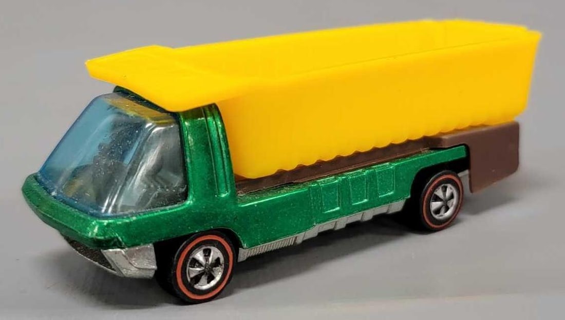 Redline Hot Wheels green Heavyweights dump truck: Redline Hot Wheels green Heavyweights dump truck in near mint condition with excellent paint and a shiny base as seen in photos.