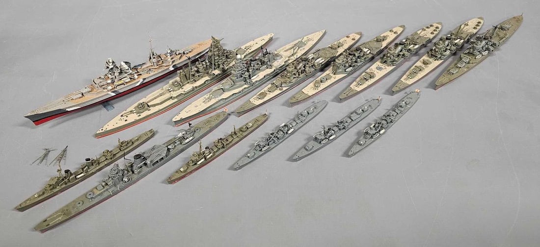 Group of 14 military ships fully assembled: Group of 14 military ships fully assembled in very good condition as seen in the photos.