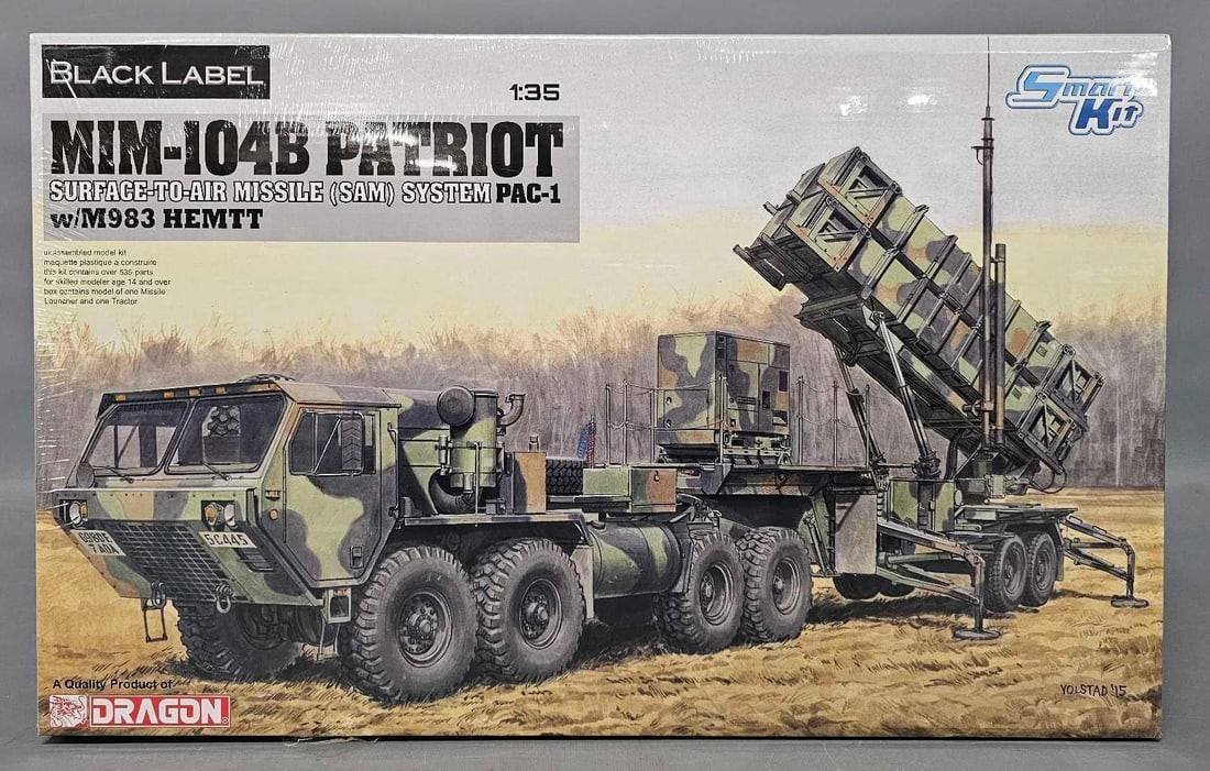 Factory sealed Dragon 1:35 MIM-104B Patriot SAM PAC-1 With M983 HEMTT kit 3558: Factory sealed Dragon 1:35 MIM-104B Patriot SAM PAC-1 With M983 HEMTT kit stock number 3558 mint as seen in the photos.