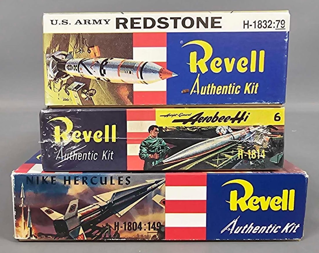 Group of three Revell kits of missiles kit 1814 1832 1804 (1 of 6)