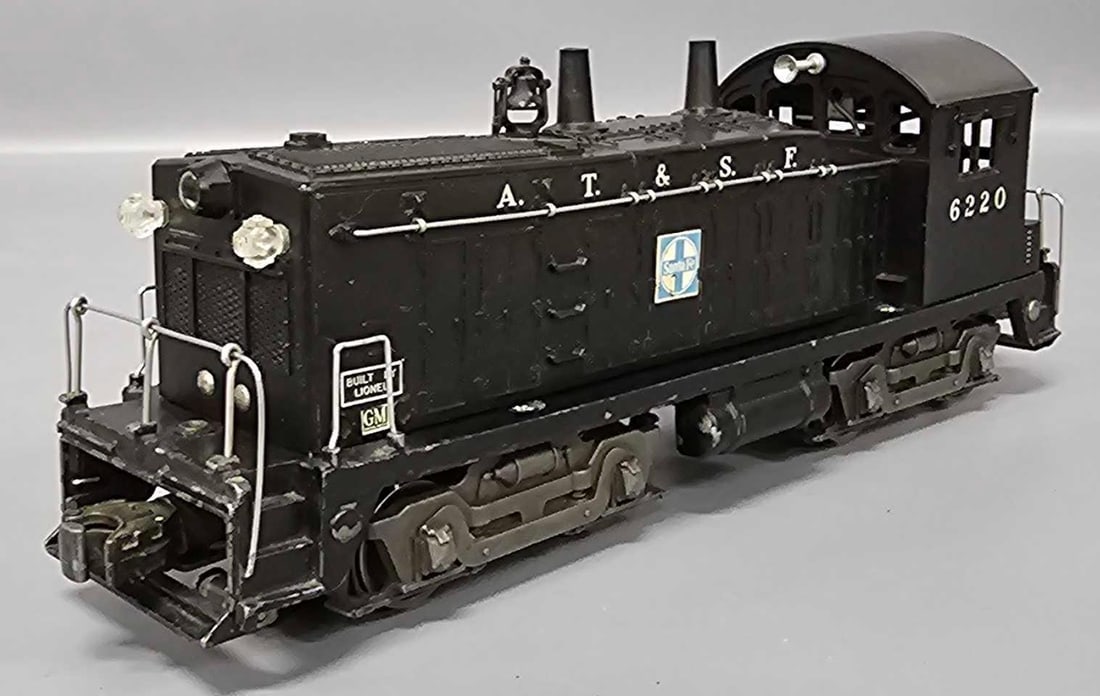 Lionel postwar O 6220 Santa Fe NW-2 diesel switcher with bell (1 of 7)