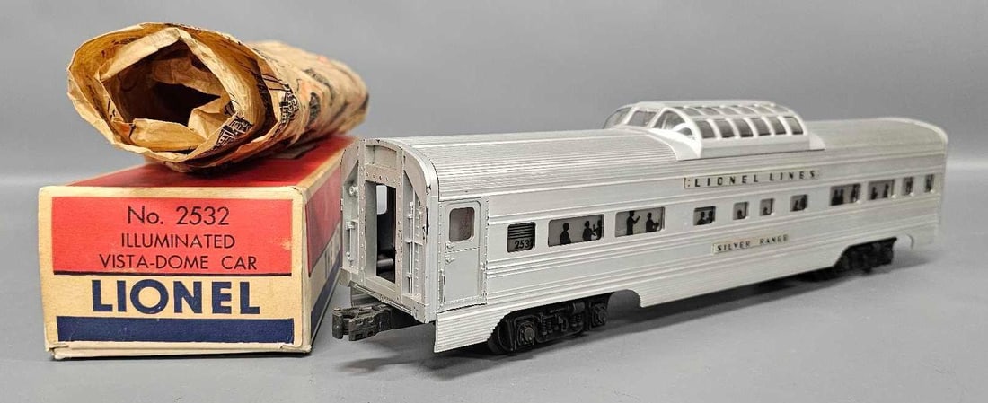 Lionel postwar O flat channel 2532 Silver Range vista dome in original box: Lionel postwar O flat channel 2532 Silver Range vista dome in a correct original box with coupler protection flaps, C7 car with a very good original box and a sheet of Lionel wrap as seen in the photo