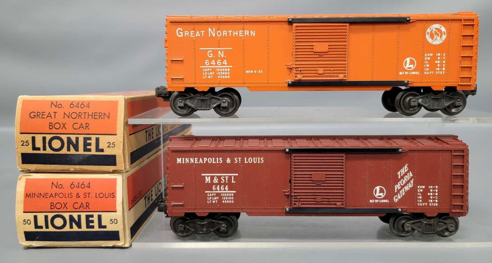 Two Lionel postwar O 6464 box cars in original boxes (1 of 11)
