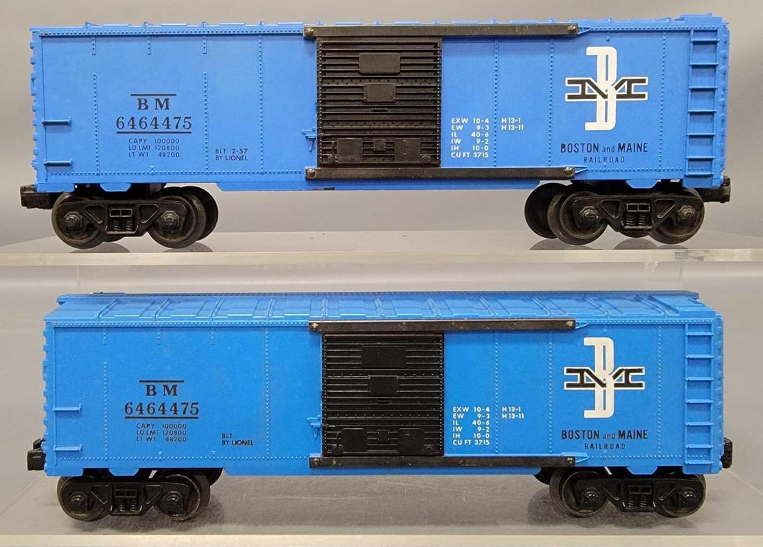 Two Lionel postwar O 6464-475 Boston & Maine box cars: Two Lionel postwar O 6464-475 Boston and Maine box cars, one type II and one type IV, both with moderate run time and are C6-7 as seen in the photos.