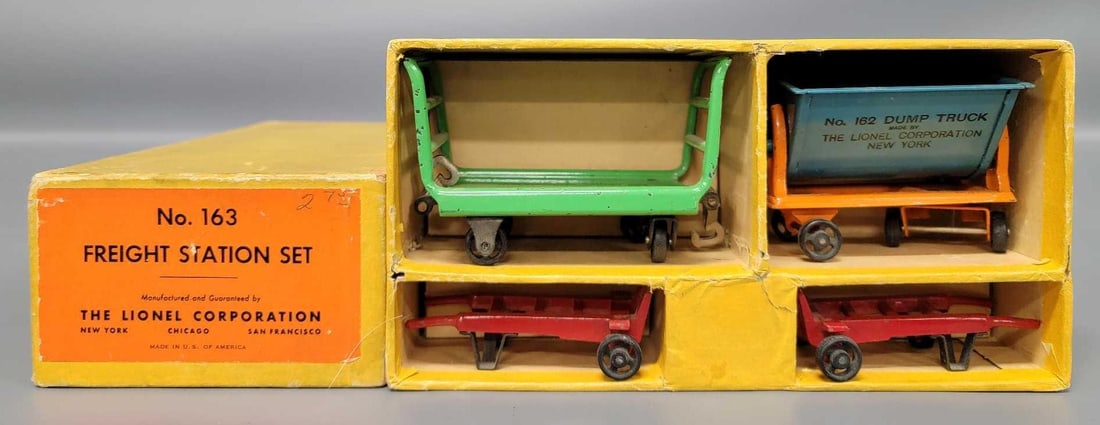 Lionel prewar 163 freight station set in original box (1 of 10)