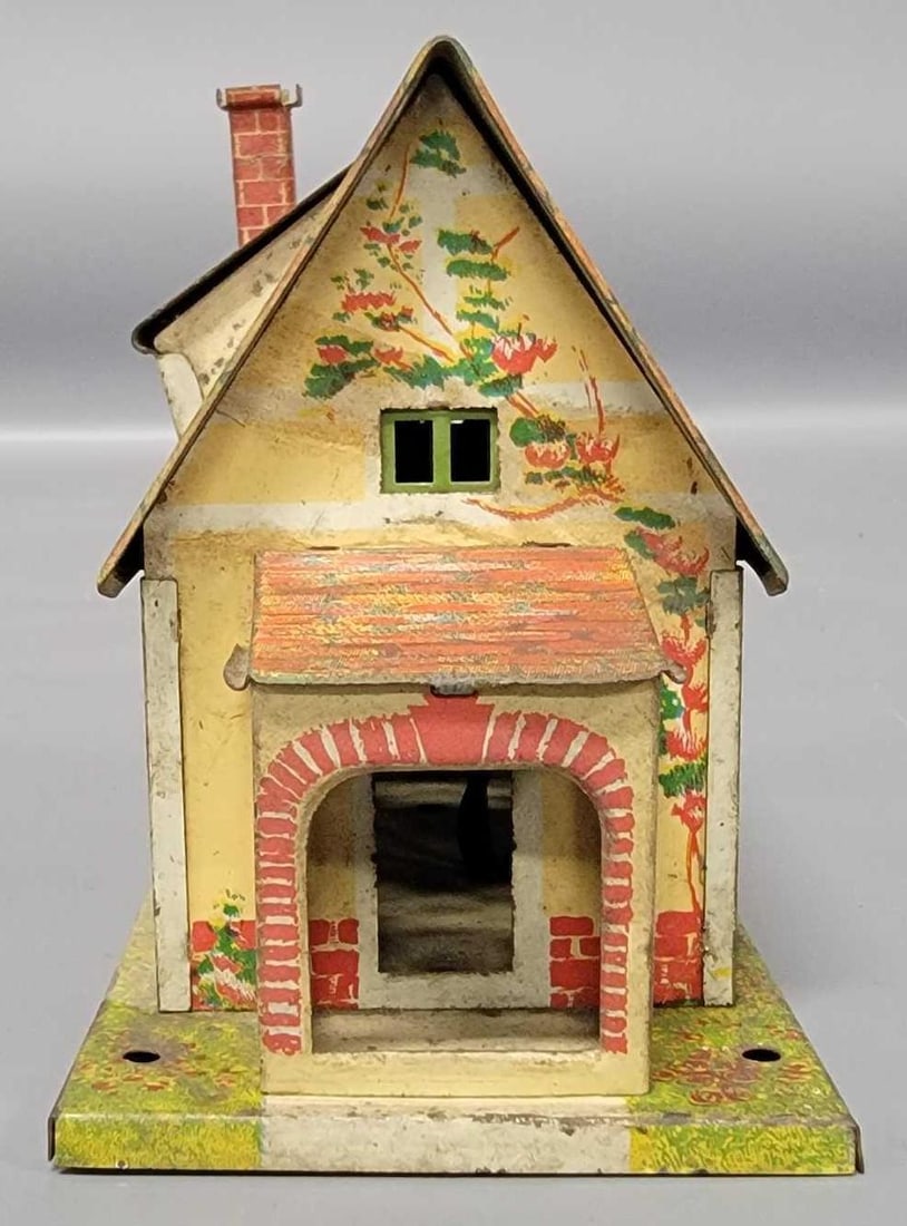 Lionel prewar tin lithographed 184 Bungalow (1 of 6)