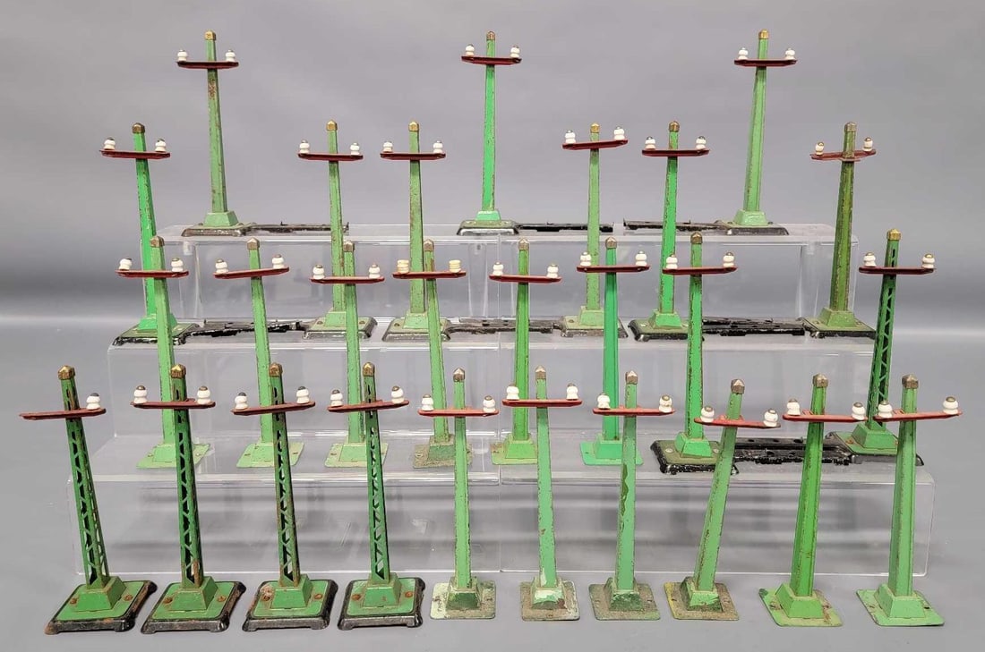 Large group of Lionel prewar O gauge 60 green and red telegraph poles (1 of 3)