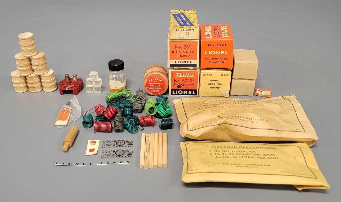 Ggroup of Lionel postwar O separate sale items or parts packets (1 of 10)