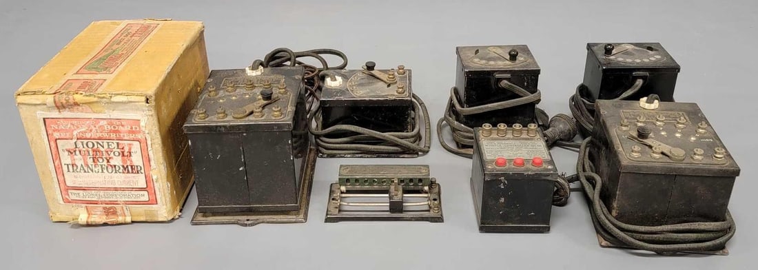 Group of Lionel prewar transformers (1 of 3)