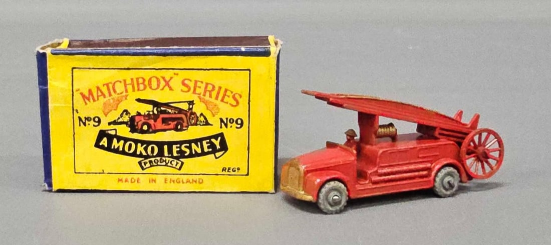 Moko Lesney Matchbox 9 Dennis Fire Engine in a B1 box (1 of 11)
