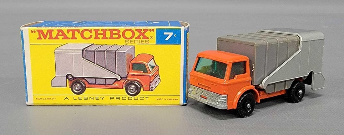 Lesney Matchbox series 7 Ford Refuse Truck in a Fine series box (1 of 11)