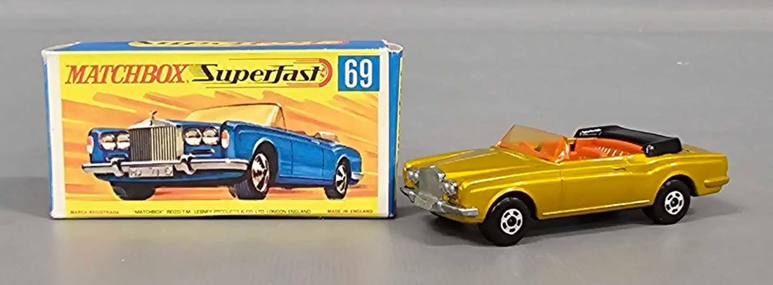 Matchbox Superfast 69 Gold Rolls Royce Silver Shadow in F1 box (1 of 11)