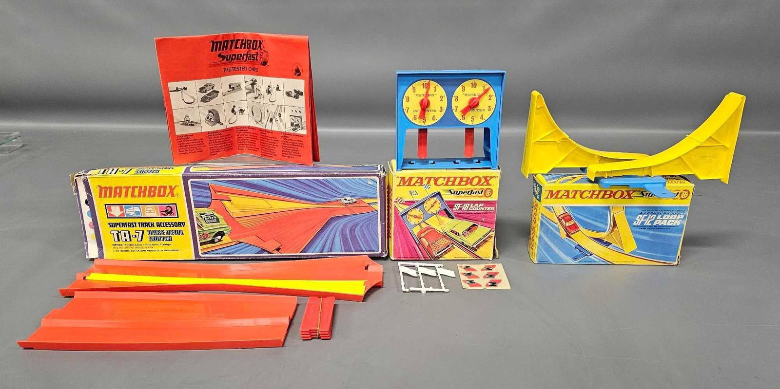 Group of 3 Matchbox Superfast Accessories in original boxes (1 of 10)
