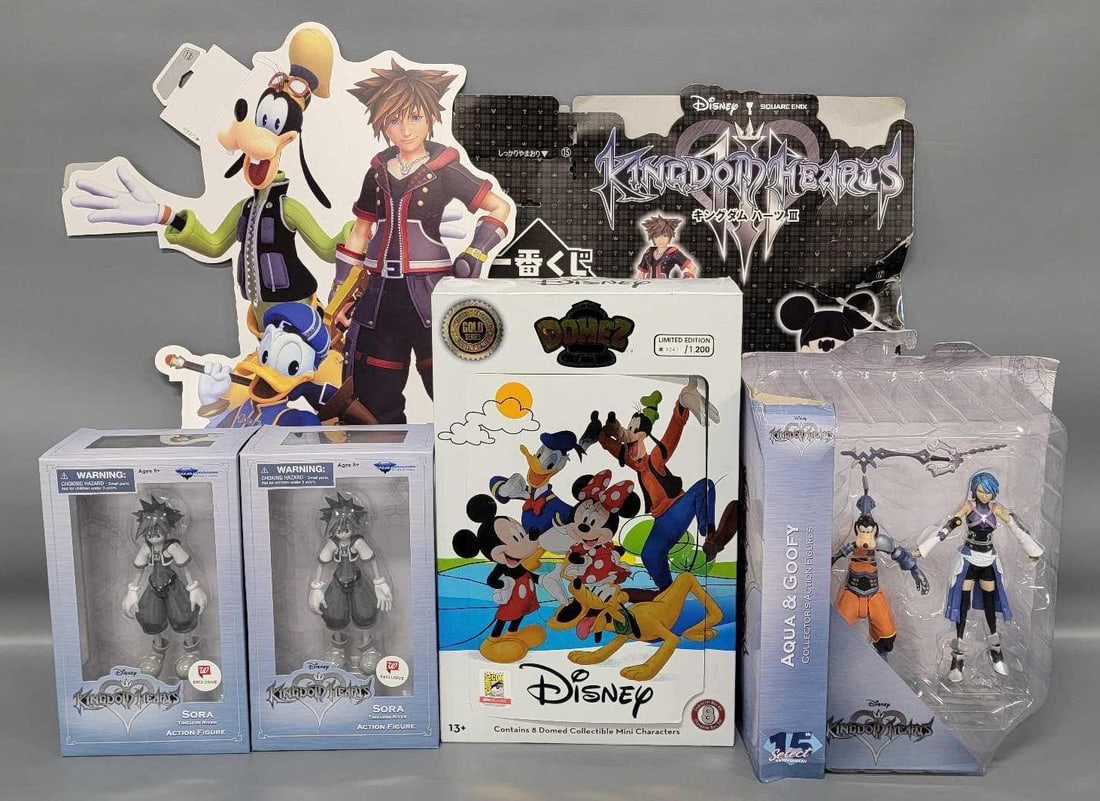 Six Disney figures and cardboard display pieces in original blister packs (1 of 6)