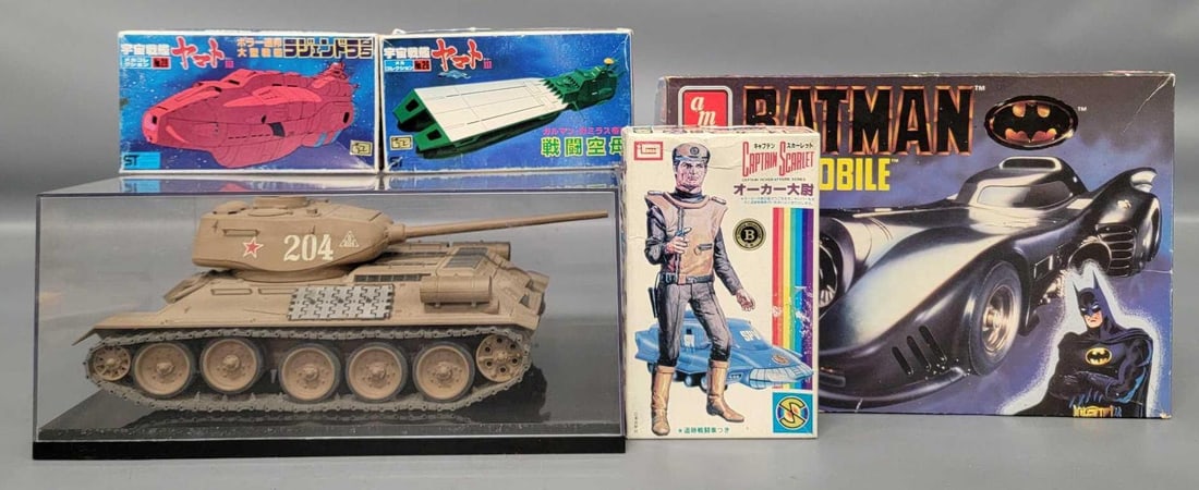 Five Models Bandai AMT IMAI kits in original boxes and Tank in display case (1 of 9)