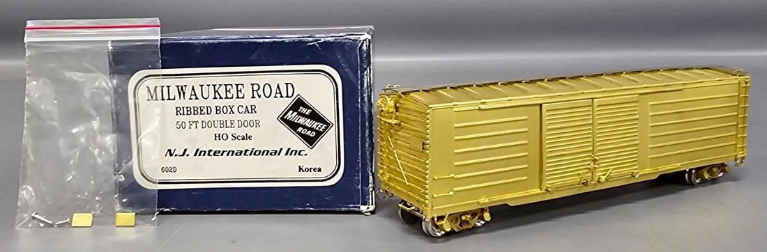 NJ International HO scale brass 50 foot double-door box car in original box (1 of 11)
