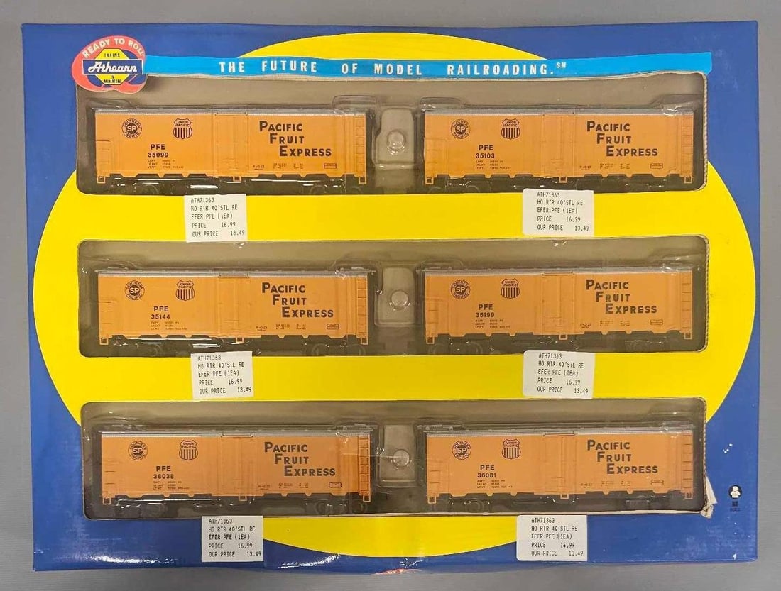 Athearn HO Pacific Fruit Express Steel Reefer in OB (1 of 6)