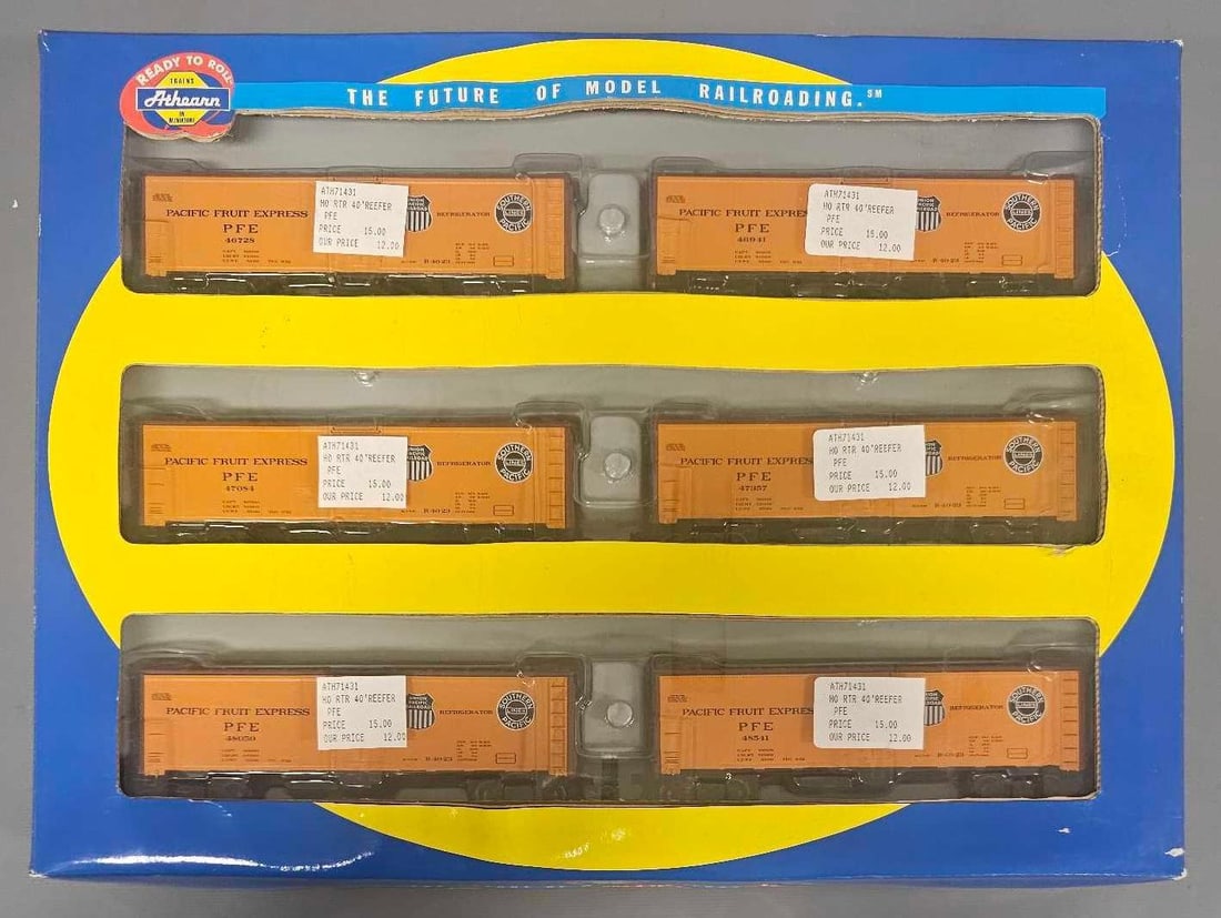 Athearn HO Pacific Fruit Express Steel Reefer in OB (1 of 6)