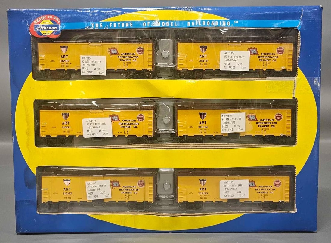 Athearn HO Pacific Fruit Express Steel Reefer in OB (1 of 6)